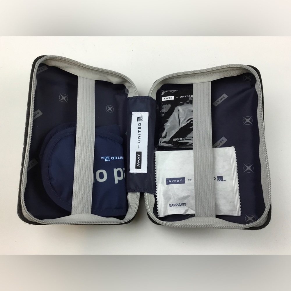 Away Luggage Accessories Packing Cubes x 2, Bag Tag and Amenity Kit - Picture 7 of 7